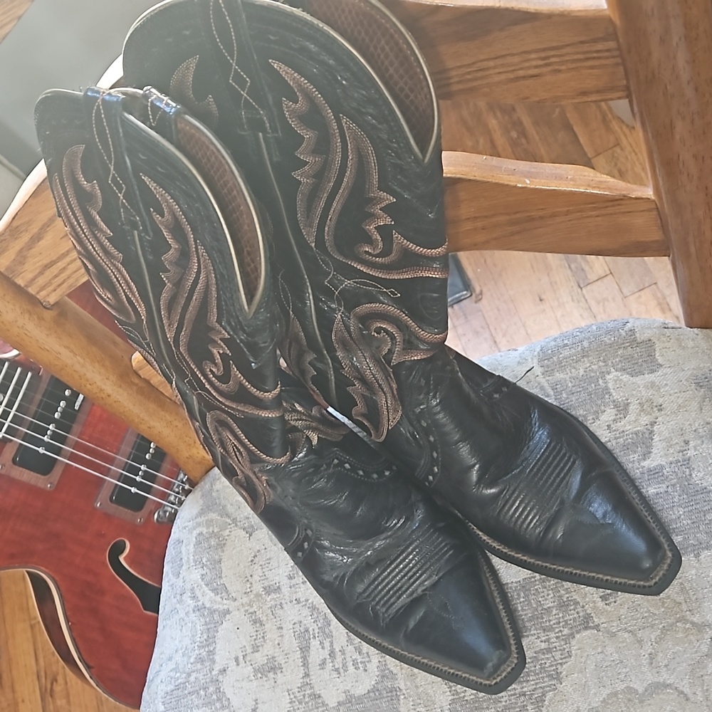 ARIAT Snip Toe Black Boots - Picture 1 of 16